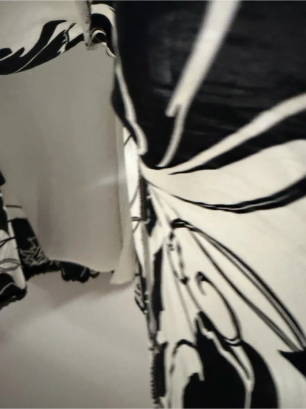 White House Black Market Black and White Floral Silk A-Line Skirt. Size 12